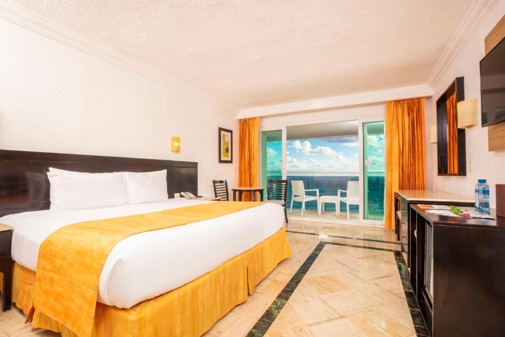 ROOM DESCRIPTION